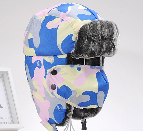 Зимна шапка за мъже и жени подходяща за ски е различни цветове. 