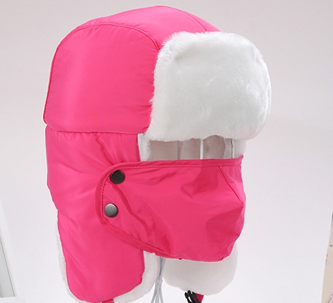 Зимна шапка за мъже и жени подходяща за ски е различни цветове. 