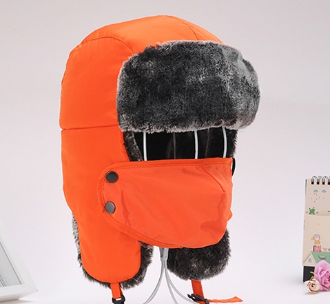 Зимна шапка за мъже и жени подходяща за ски е различни цветове. 