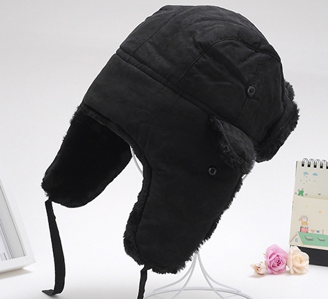 Зимна шапка за мъже и жени подходяща за ски е различни цветове. 