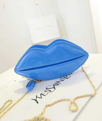 Дамска мини чанта тип портмоне ЦЕЛУВКА с дълга дръжка: 6 цвята