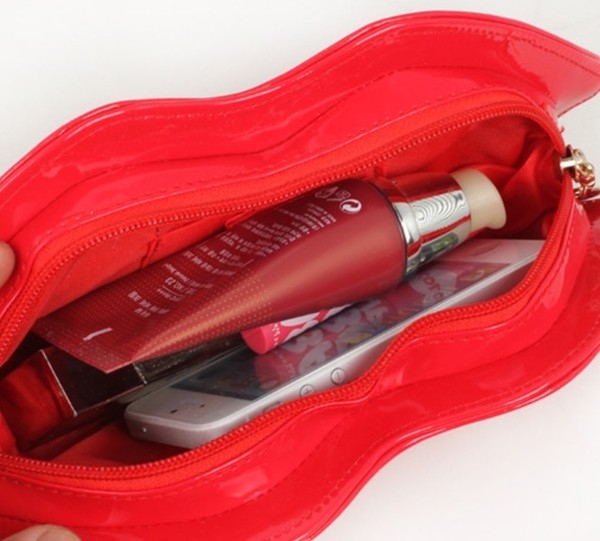 Дамска мини чанта тип портмоне ЦЕЛУВКА с дълга дръжка: 6 цвята