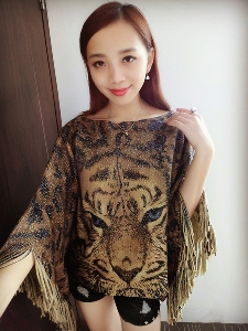 Дамска широка блуза с ресни и тигър в два цвята - сива и кафява