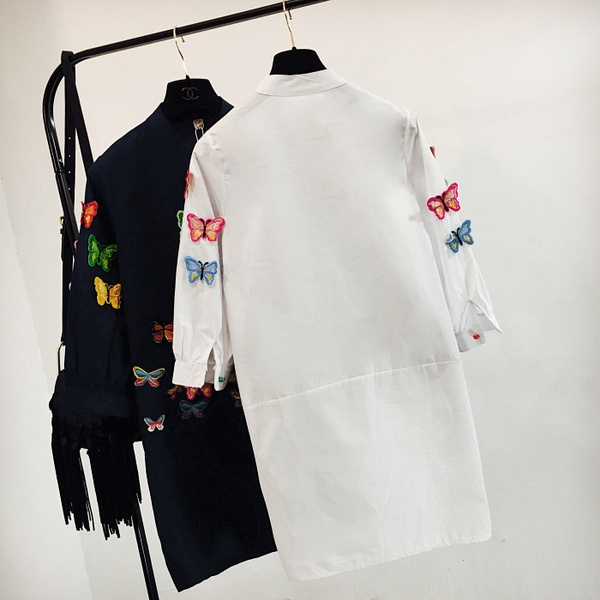 Дамска дълга риза в два цвята тип туника с шарени пеперуди