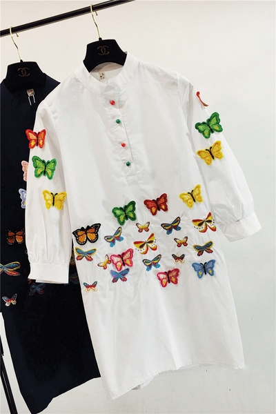 Дамска дълга риза в два цвята тип туника с шарени пеперуди