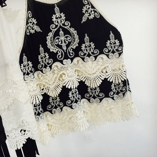 Дамски летен потник с дантела в два цвята черен и бял