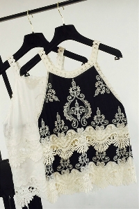 Κυρίες καλοκαίρι πουκάμισο με δαντέλα σε δύο χρώματα μαύρο και άσπρο