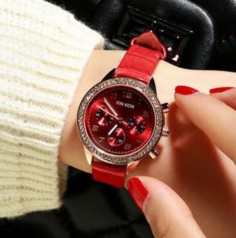 Луксозен дамски механичен часовник с камъчета