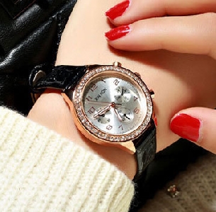 Луксозен дамски механичен часовник с камъчета
