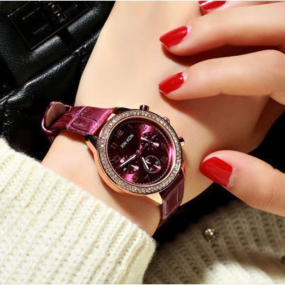 Луксозен дамски механичен часовник с камъчета