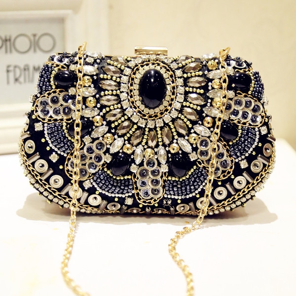 Дамска луксозна чанта в черен цвят с блестящи камъни