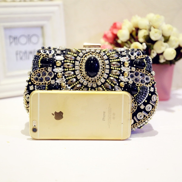 Дамска луксозна чанта в черен цвят с блестящи камъни