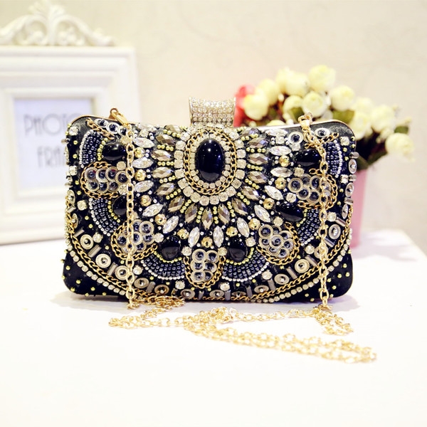 Дамска луксозна чанта в черен цвят с блестящи камъни