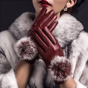 Κομψά δερμάτινα γυναικεία γάντια σε μαύρο, κόκκινο και καφέ χρώμα