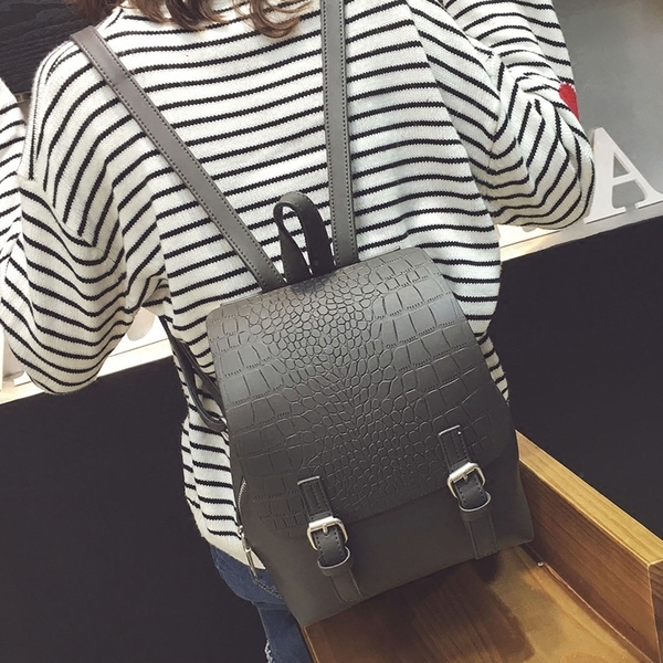 Дамска ретро раница в 4 класически цвята за през рамо