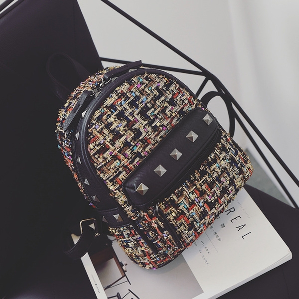 Дамска мини раница в ретро стил с преобладаващи розов и черен цвят