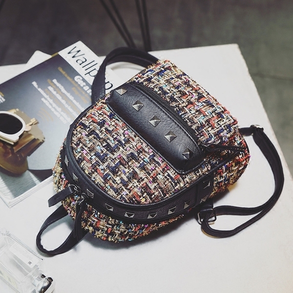 Дамска мини раница в ретро стил с преобладаващи розов и черен цвят