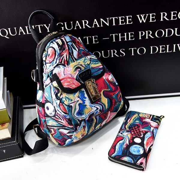 Дамска голяма раница в различни цветови гами с подарък портмоне