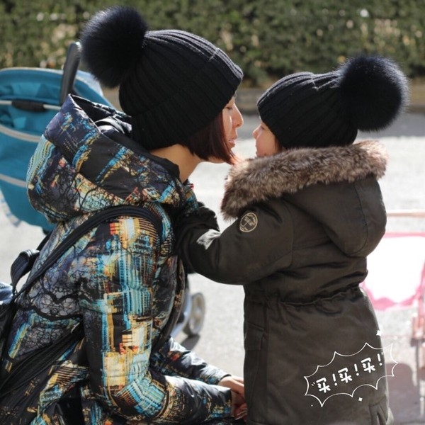 Дамски стилни шапки за жени и деца с пух, който се сваля, в тъмносин, сив, кафяв, бежов, червен и розов цвят