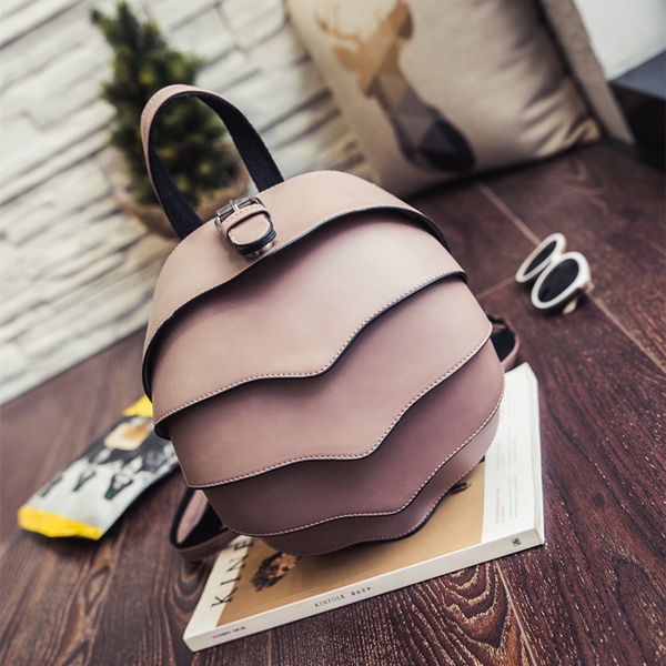 Дамска вълнообразна раница в кръгла форма 