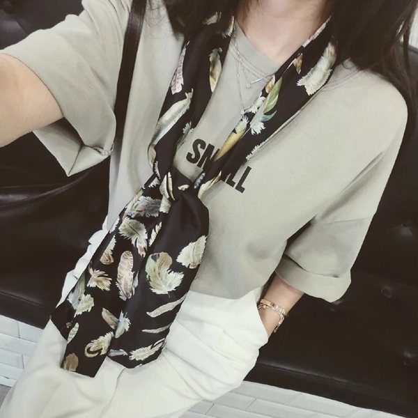 Стилни дамски шалове в разнообразни цветови гами - няколко вида