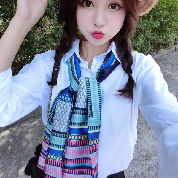 Стилни дамски шалове в разнообразни цветови гами - няколко вида