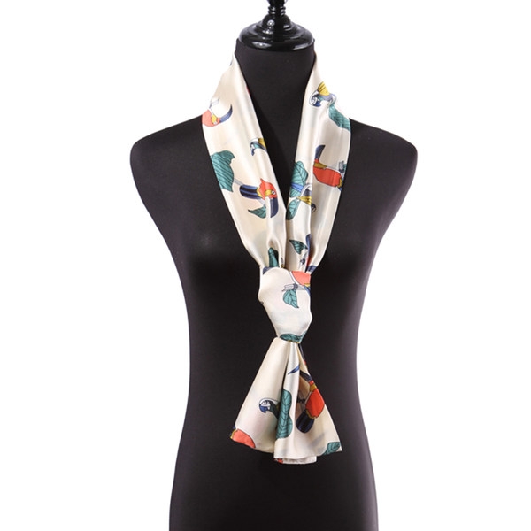 Стилни дамски шалове в разнообразни цветови гами - няколко вида