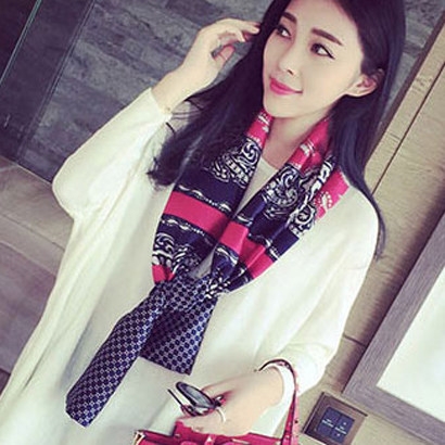 Стилни дамски шалове в разнообразни цветови гами - няколко вида