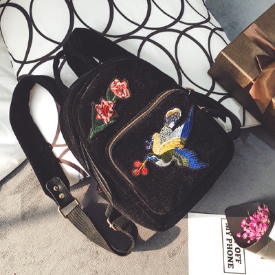 Дамска плюшена раница с бродерия в три цвята