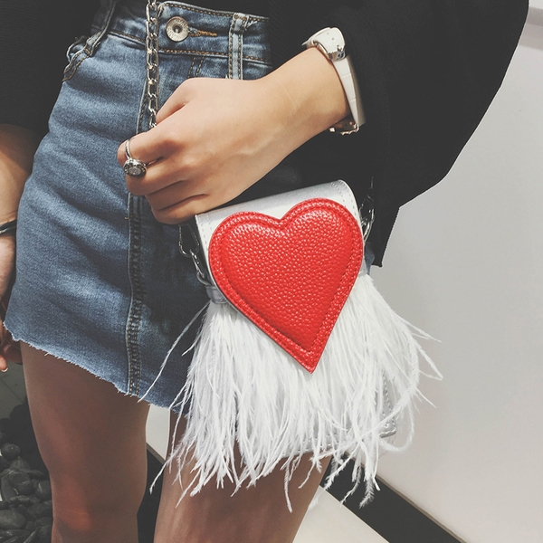 Дамска чанта СЪРЦЕ с ресни -МИНИ вариант с дълга дръжка