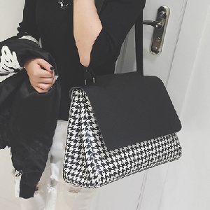Γυναικεία μεγάλη τσάντα ρετρό μαύρο καρό και λευκό κλασικό μοντέλο