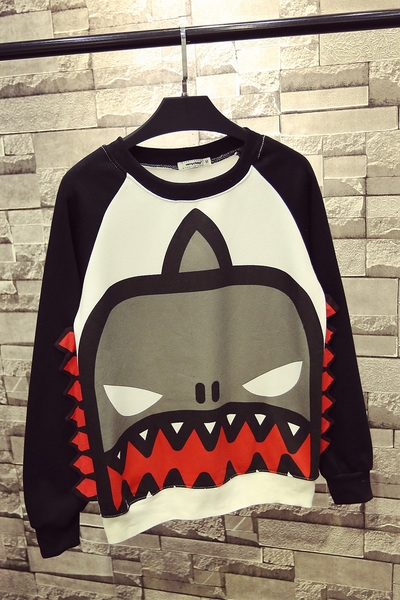 Дамски блузи с дълъг ръкав в различни мотиви и цветове.