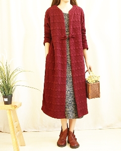 Μακρύ μοντέρνο γυναικείο παλτό με μία μόνο στερέωση με κόκκινο, μαύρο και γκρι χρώμα