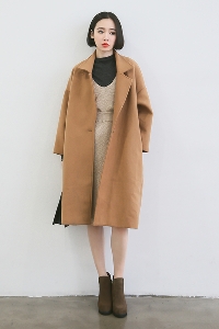 Γυναικείο κομψό  βαμβακερό παλτό σε ευρύ στυλ, σε μπεζ χρώμα