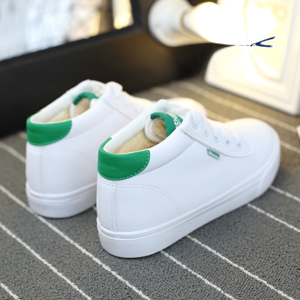 Изчистени дамски кецове в черен и бял цвят с връзки