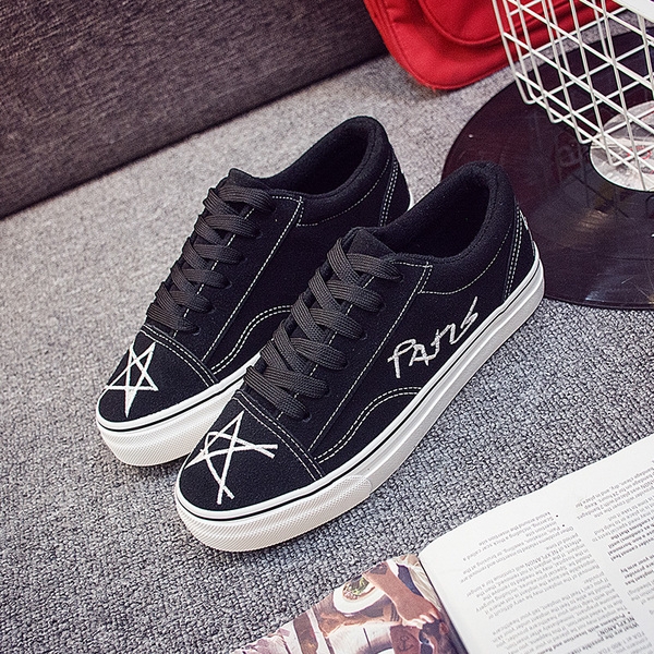 Дамски кецове в черен, сив и червен цвят с надпис Paris и звездички