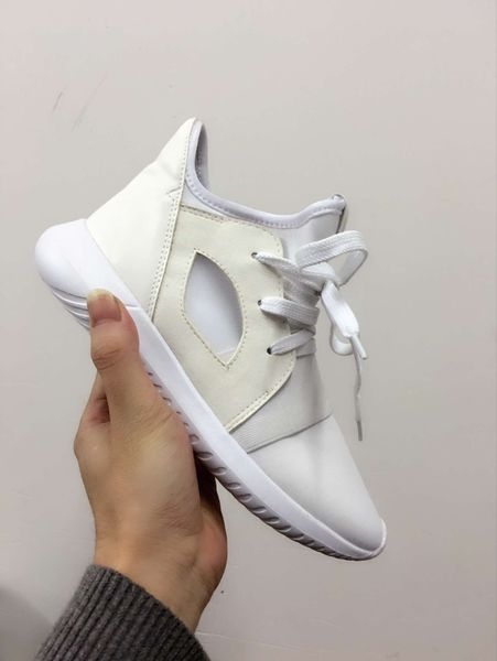 Спортни дамски маратонки от микрофибърна кожа в розов, черен и бял цвят