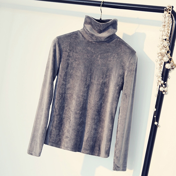 Дамски блузи с дълъг ръкав и поло - плюшена материя. 