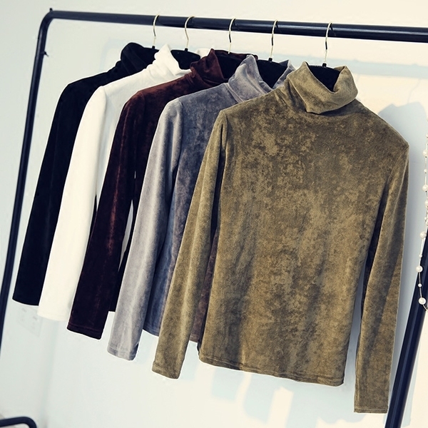 Дамски блузи с дълъг ръкав и поло - плюшена материя. 