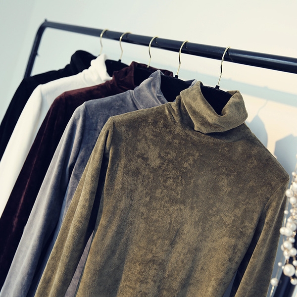 Дамски блузи с дълъг ръкав и поло - плюшена материя. 