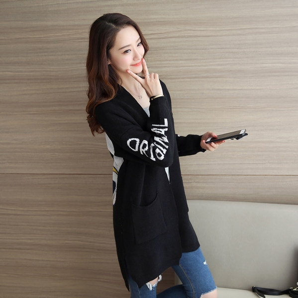 Дамска жилетка черна и тъмно синя с апликация