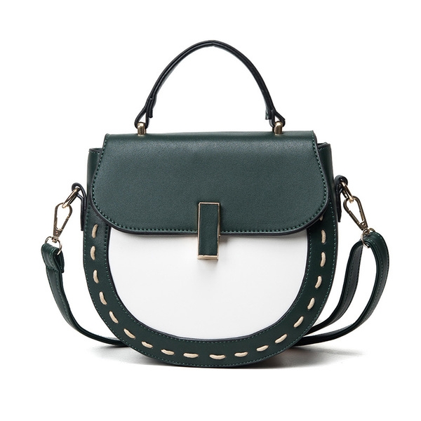 Малка чанта в зелен, сив и черен цвят. 