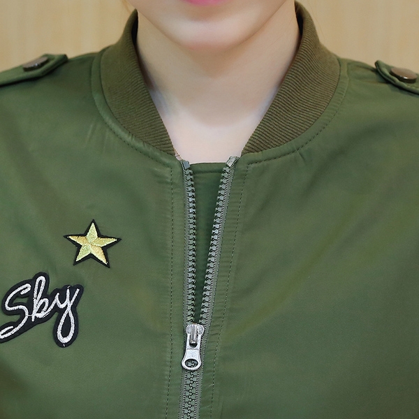 Дамско късо тъмно зелено пролетно яке