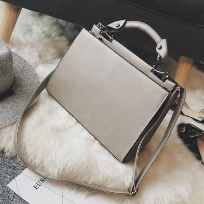 Елегантни изчистени дамски чанти в шест цвята . 