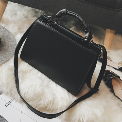 Елегантни изчистени дамски чанти в шест цвята . 