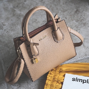 Кокетна дамска чанта с малка и голяма дръжка - в три цвята. 