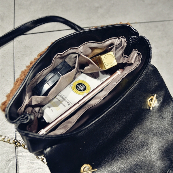 Закачливи дамски чанти с анимационни плюшени герои. 