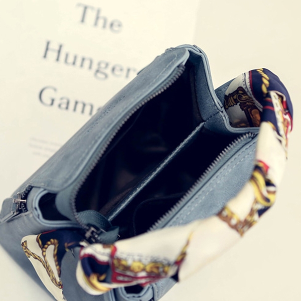 Практична дамска чанта с много раздели в три цвята. 