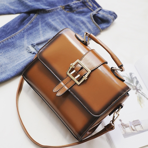 Малки чантички от еко кожа с катарама в ретро стил. 