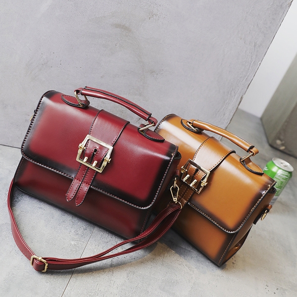 Малки чантички от еко кожа с катарама в ретро стил. 